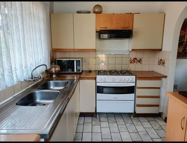 6 BEDROOM HOUSE FOR SALE IN LAUDIUM